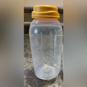 8 oz Medela Bottle with Lid